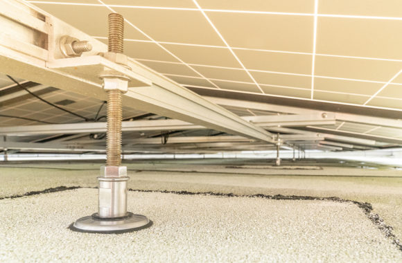 Jual Solar - Ballastvrij montagesysteem - Zonnepanelen op plat bitumen dak - Staal dak met isolatie - Lichte dakconstructie